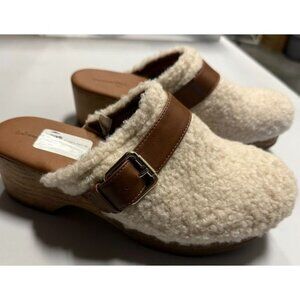 Universal Thread Women's Indra Slip-On Clog Heels Size 7 New With Tags
